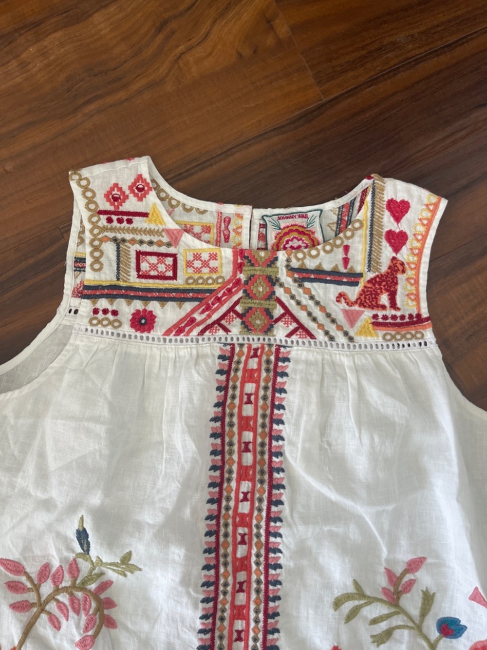 New - Johnny Was - Relaxed Yoke Tank Georgia White Embroidered Linen Top - Picture 4 of 9